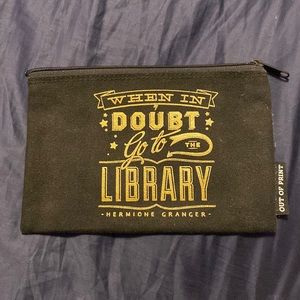 “when in doubt go to the library” hermione granger zip pouch